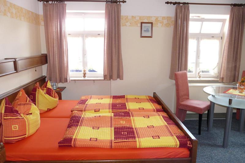 Gasthaus Hotel Zum Kreuz Stetten am Kalten Markt Chambre photo